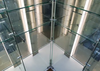 10+ Model Lemari Kaca Untuk Ruangan Jadi Lebih Lega