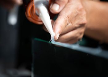 Cara pemakaian lem silikon yang baik dan benar