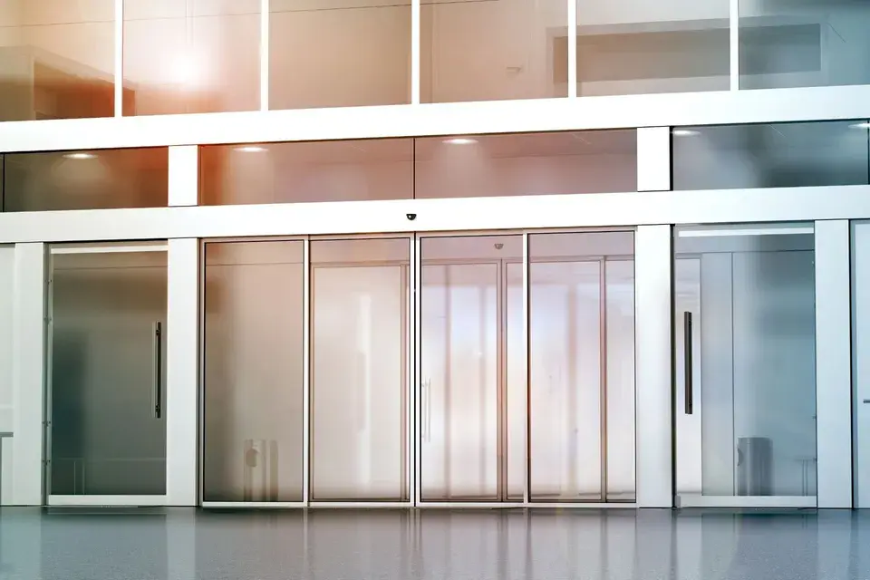 Pintu Otomatis menggunakan kaca laminated Untuk menambah Keindahan Dan Keamanan